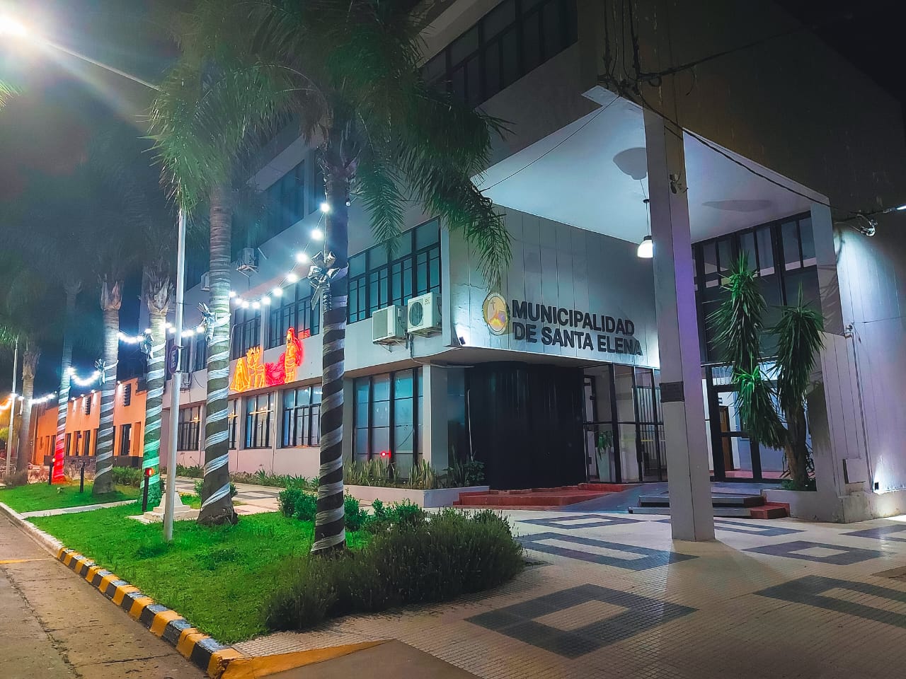 Escuelas de Santa Elena recibirán aportes económicos y útiles escolares del municipio