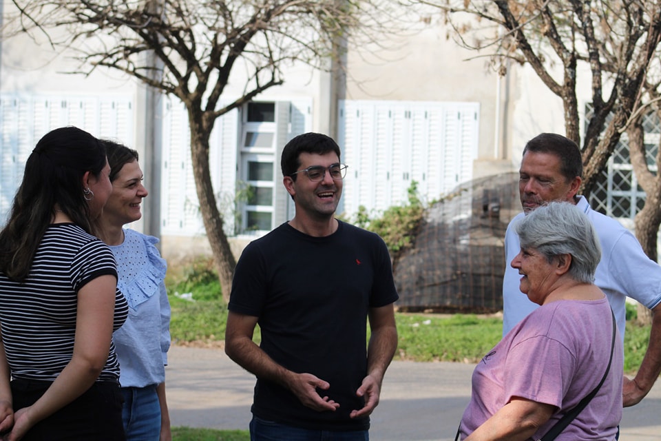 Walter Martin lleva adelante su campaña recorriendo los barrios paceños