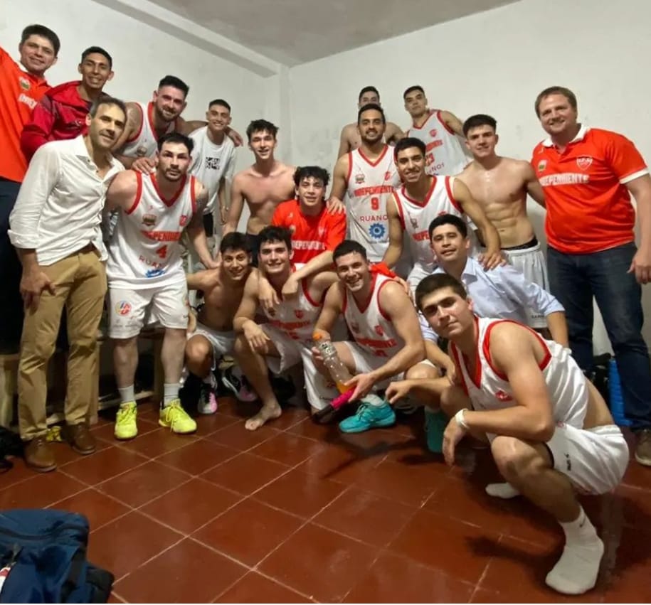 La Paz se tiñe de rojo para alentar a Independiente