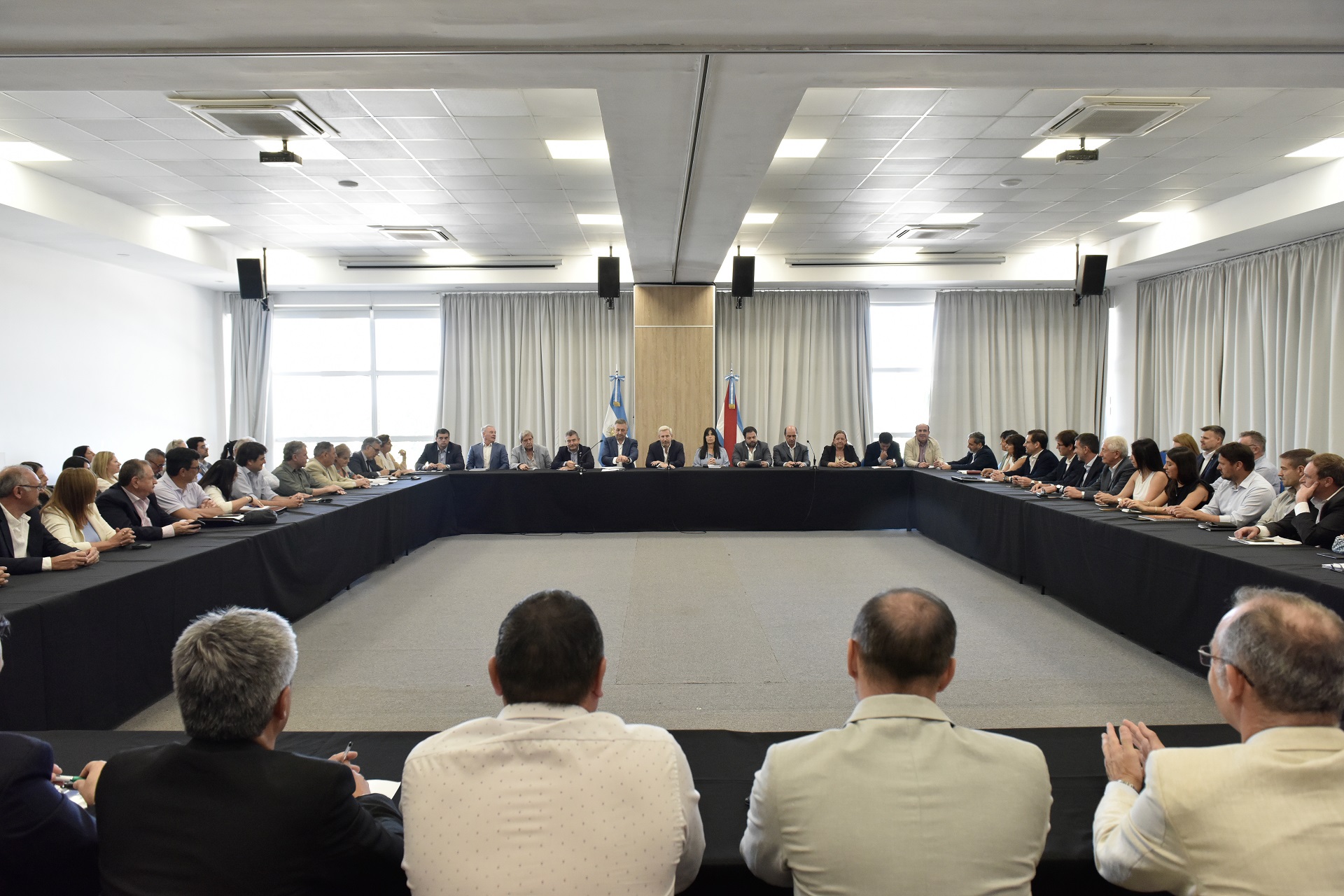 Frigerio encabezó la primera reunión de gabinete ampliado