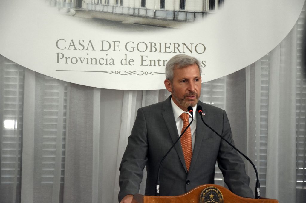 El gobernador Frigerio busca prohibir por ley designaciones en el último año de gestión