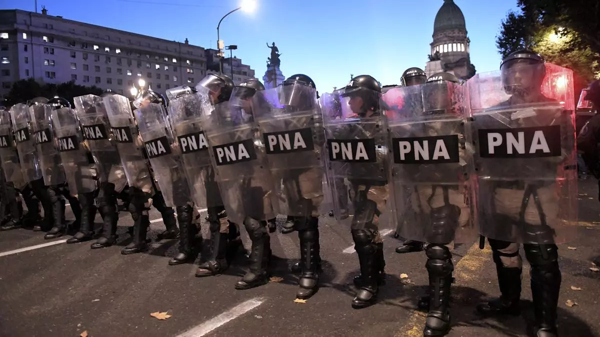 Incidentes afuera del Congreso tras la aprobación en general de la Ley Ómnibus
