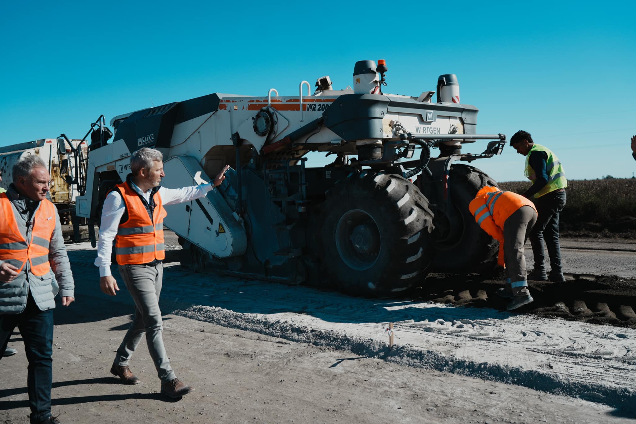 Frigerio activó el reinicio de la obra pública