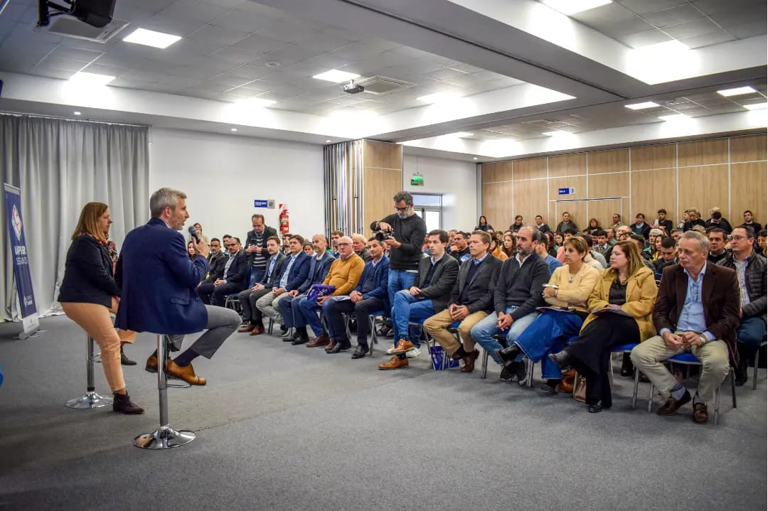 Frigerio anunció políticas deportivas que lleva adelante la provincia para apoyar a los clubes
