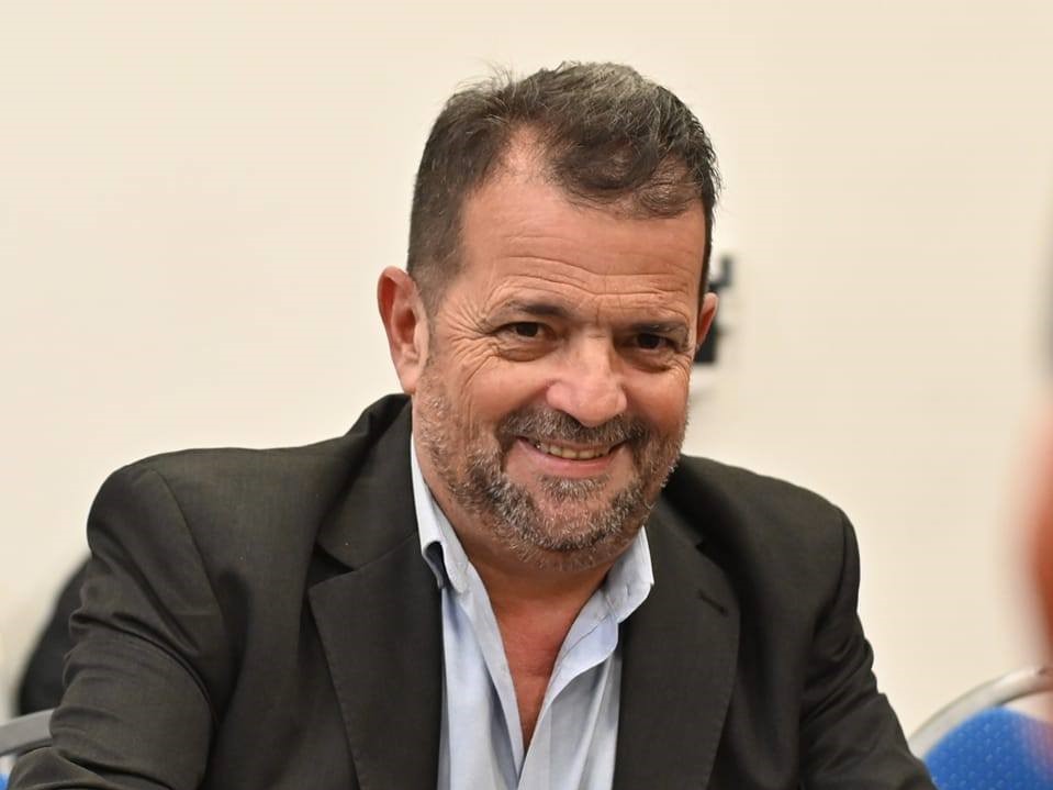 Kneeteman: “El gobierno cumple con los docentes y la respuesta del gremio son paros, escraches y agresiones”