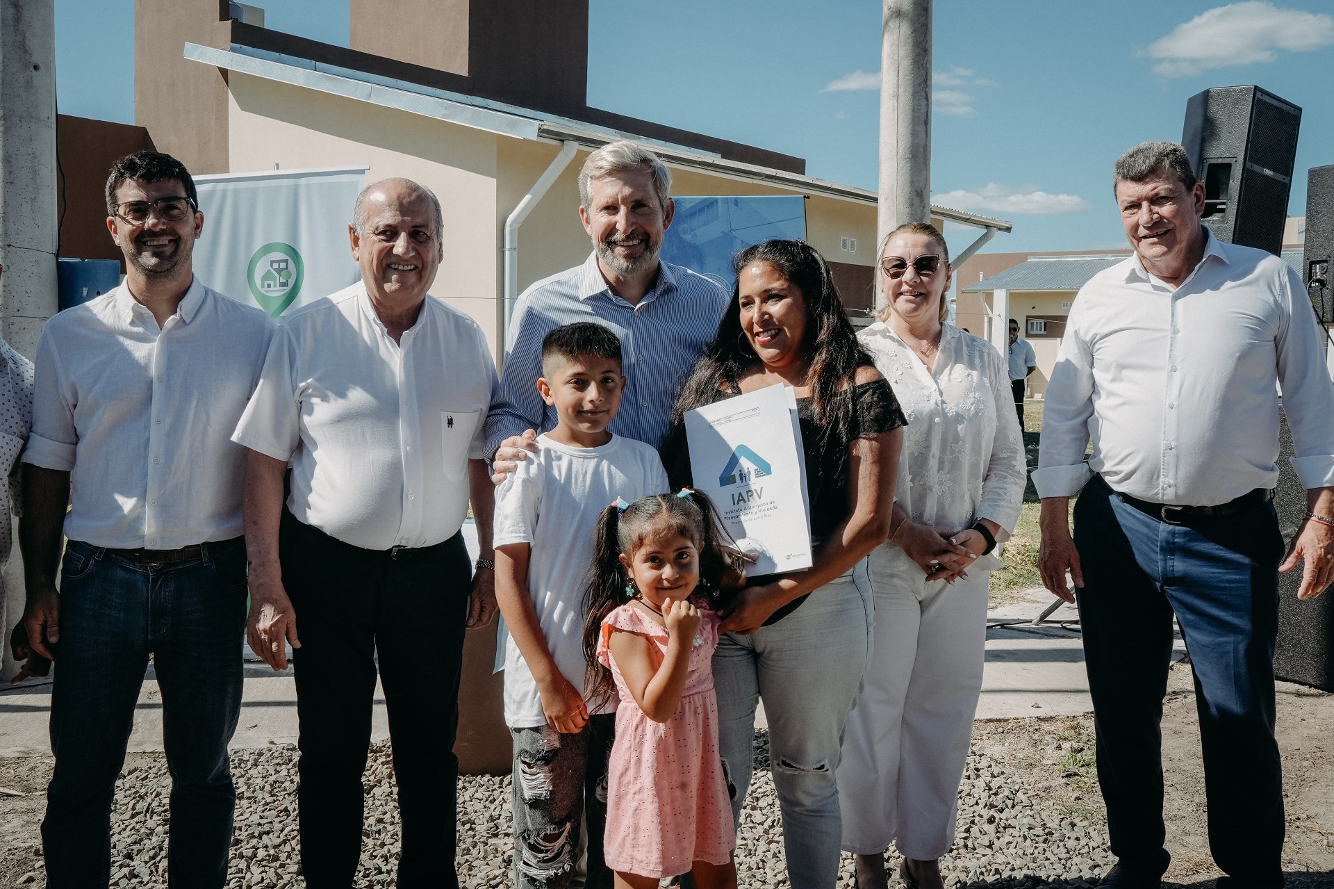 Rossi y Frigerio entregaron 16 viviendas del IAPV en Santa Elena
