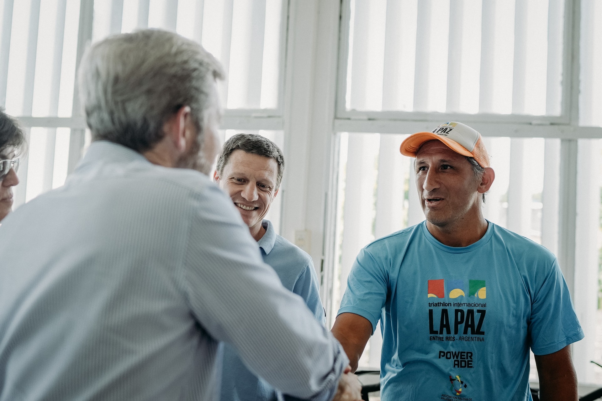 El gobernador se reunió con la comisión del Triatlón Internacional de La Paz