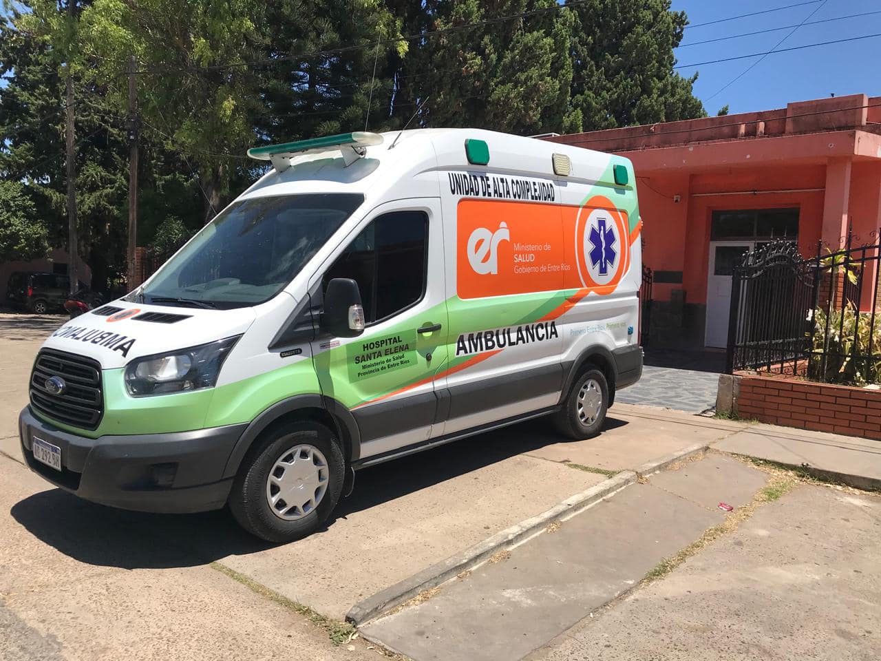 La provincia entregó una ambulancia reacondicionada de alta complejidad al hospital de Santa Elena