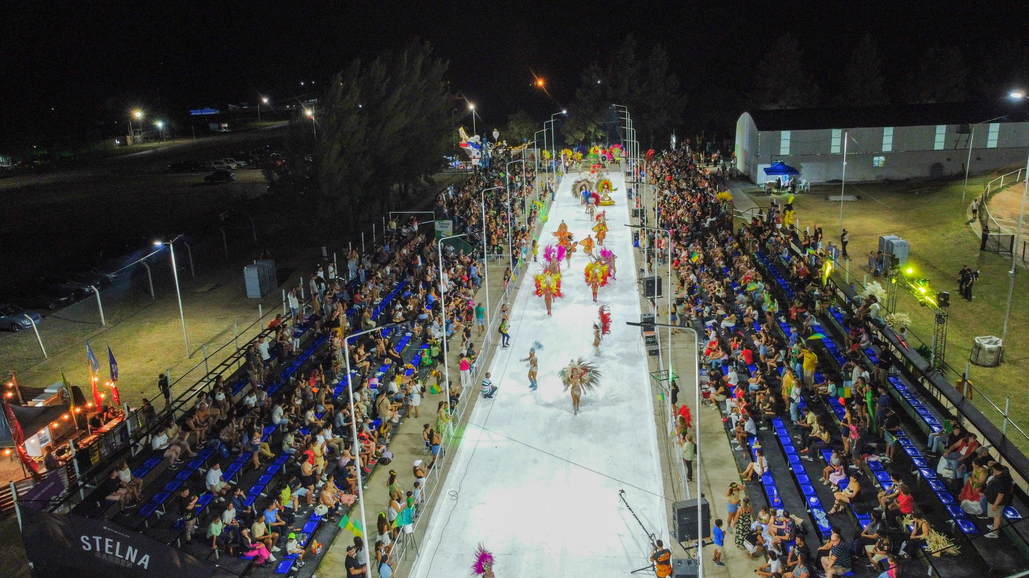 Se vivió con éxito la primer noche de carnaval en Santa Elena