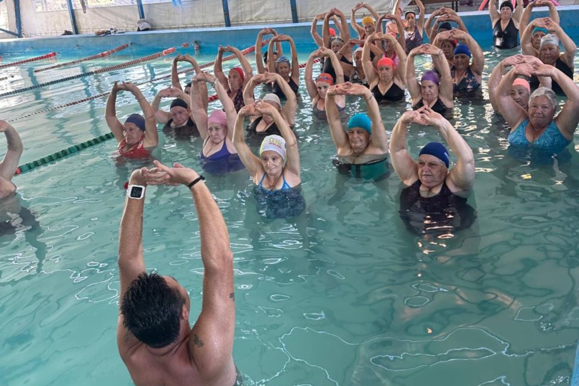La Secretaría de Deportes acompañó actividades de adultos mayores en el Triatlón de La Paz