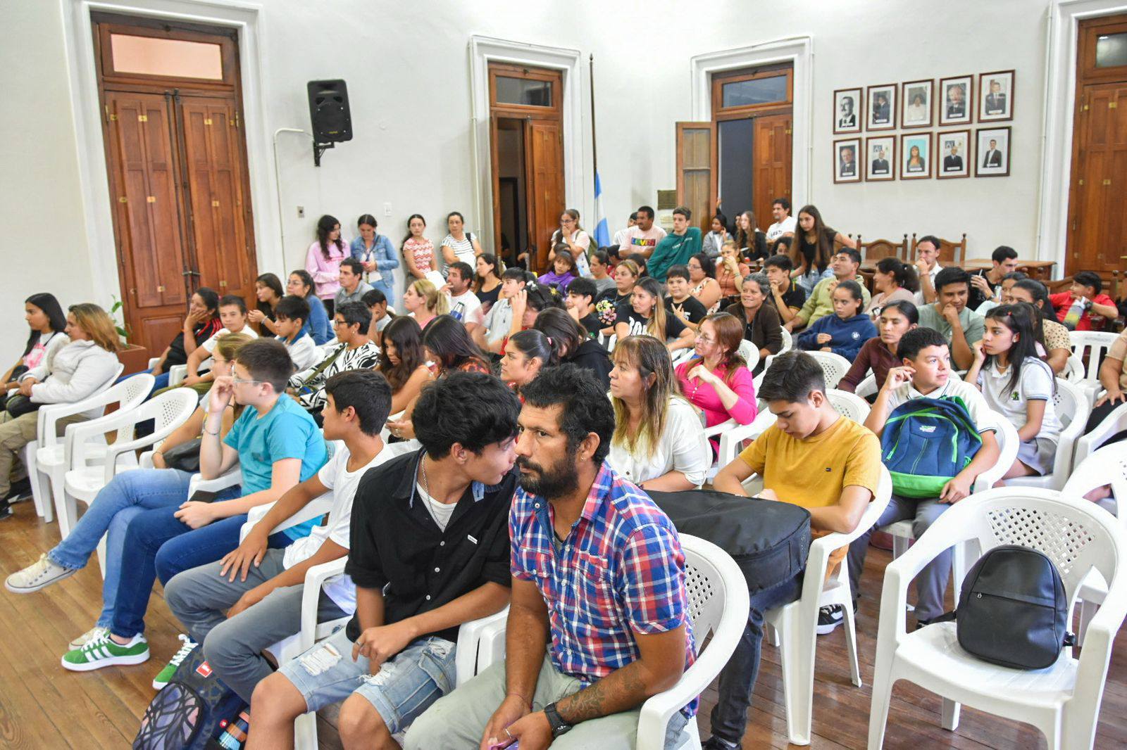 Walter Martin continúa acompañando a estudiantes