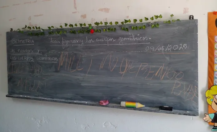 Policia baleado, escuela y capilla destrozadas y un mensaje a Milei