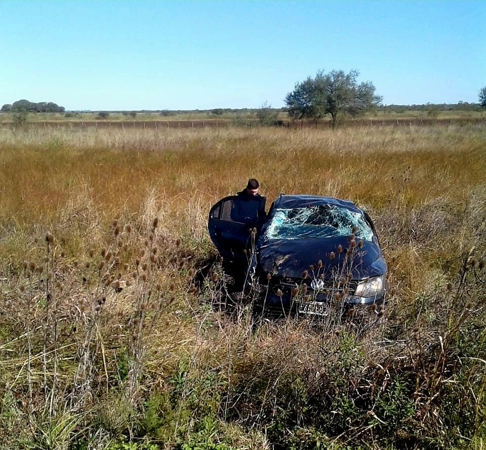 Conductora se durmió al volante y volcó en la ruta 6