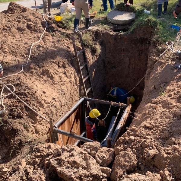 Realizan nueva obra de cloacas en barrio OSECAC