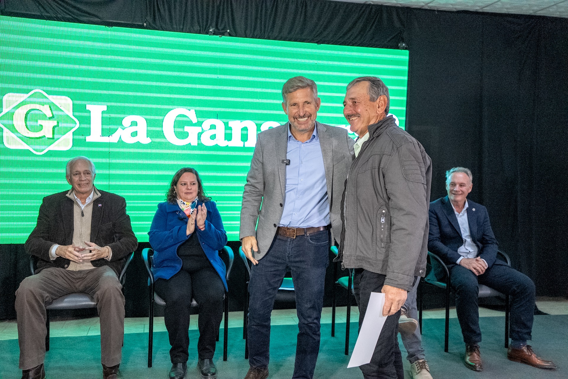 El gobernador entregó créditos por 1.000 millones de pesos a productores