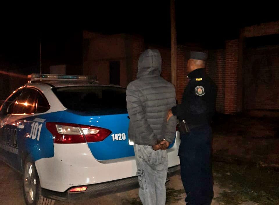Detenido por violencia de género y daños a la propiedad