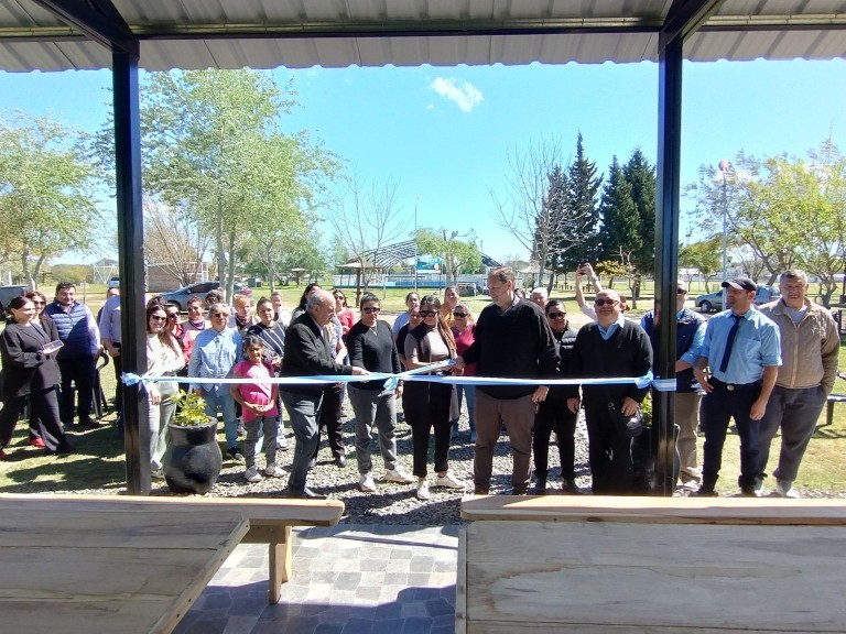 Santa Elena inauguró un nuevo quincho en el polideportivo