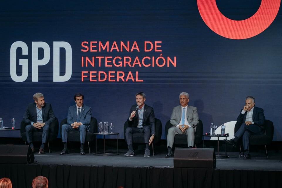 Frigerio participó de una jornada de formación política ante 400 jóvenes