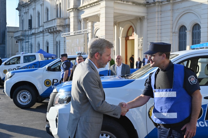 Frigerio entregó nuevos patrulleros para reforzar la seguridad de la provincia