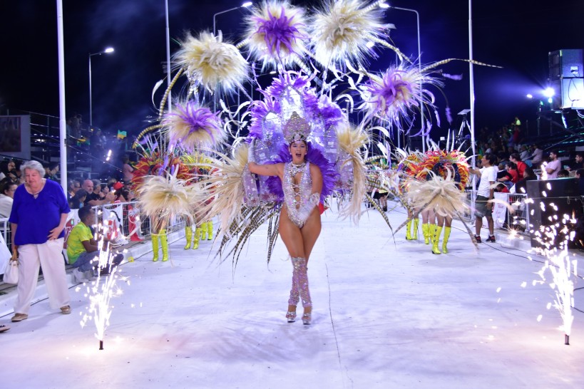 Comenzó el Carnaval de Santa Elena: una noche a puro ritmo, color y emoción