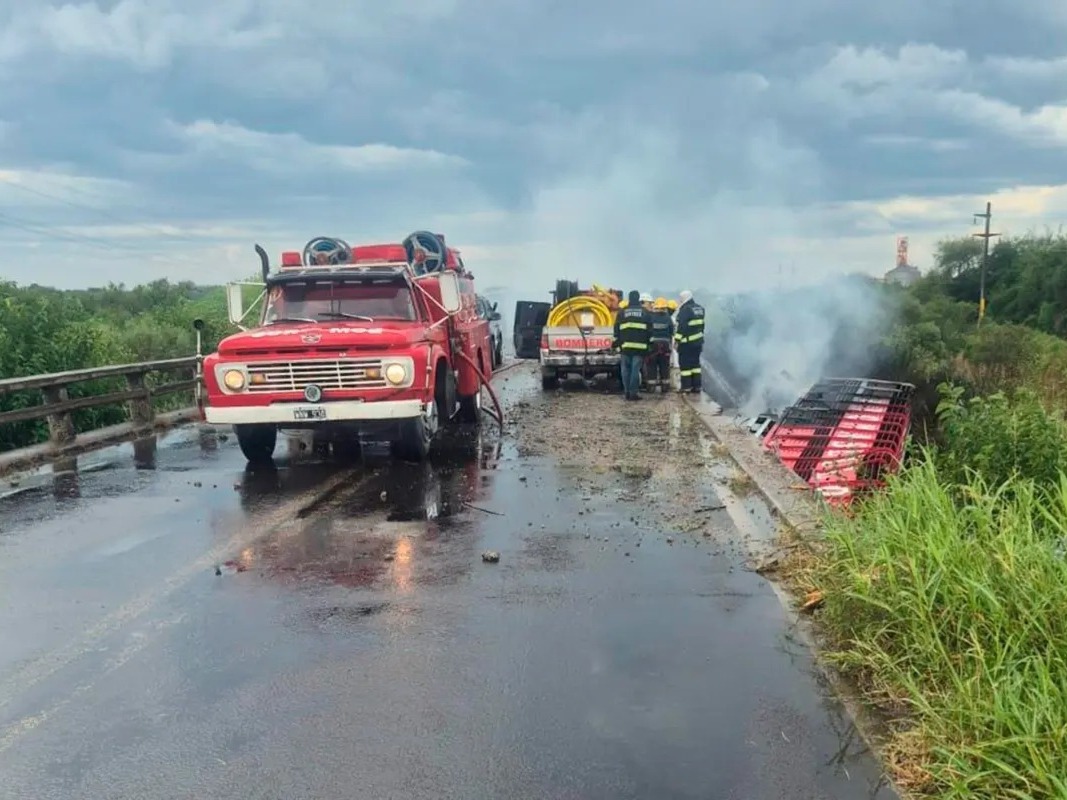 Un camionero falleció tras despistar en la Ruta 127