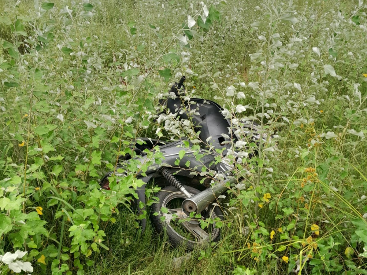 Santa Elena: hallaron una moto robada oculta en un descampado