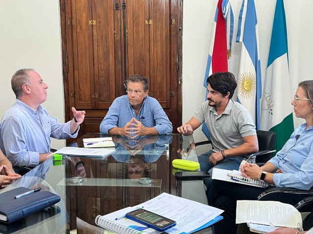 La Paz fortalece políticas educativas y laborales junto al Instituto Becario
