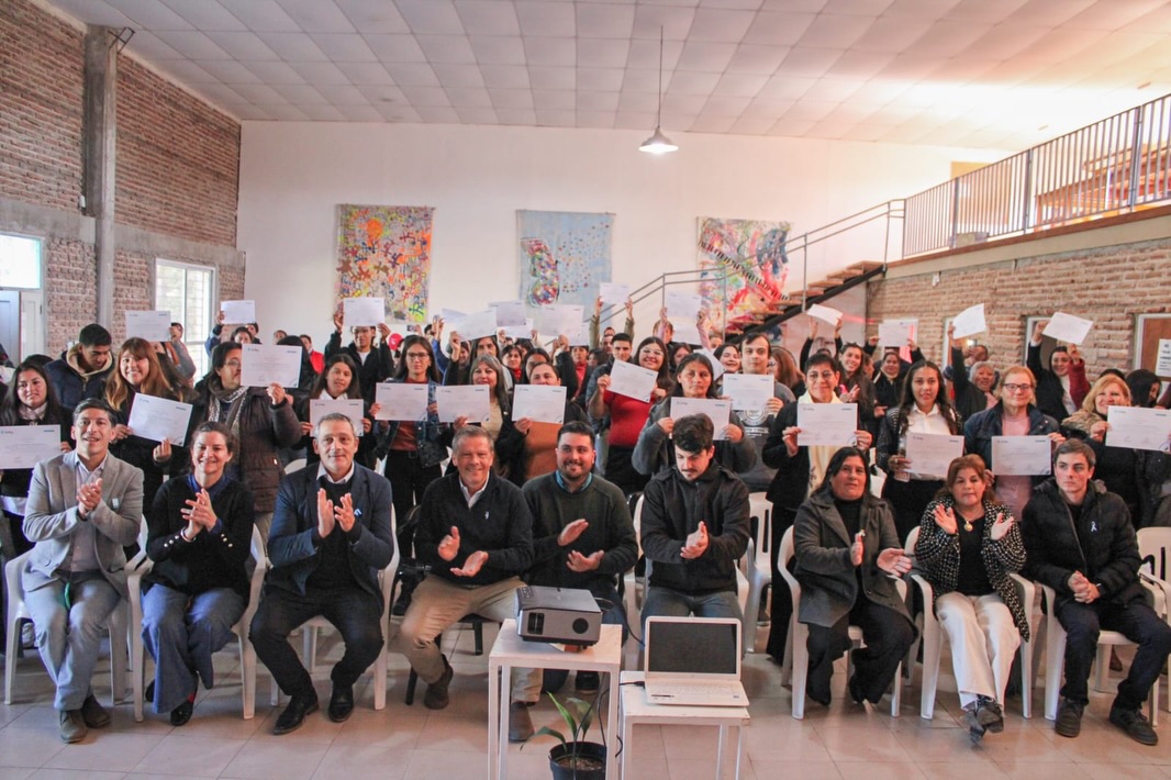 Más de 60 cuidadores domiciliarios finalizaron el curso