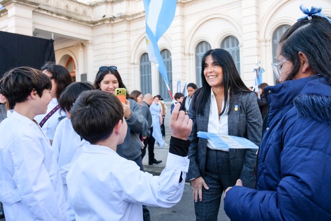 Aluani encabezó la ceremonia por el Día de la Bandera