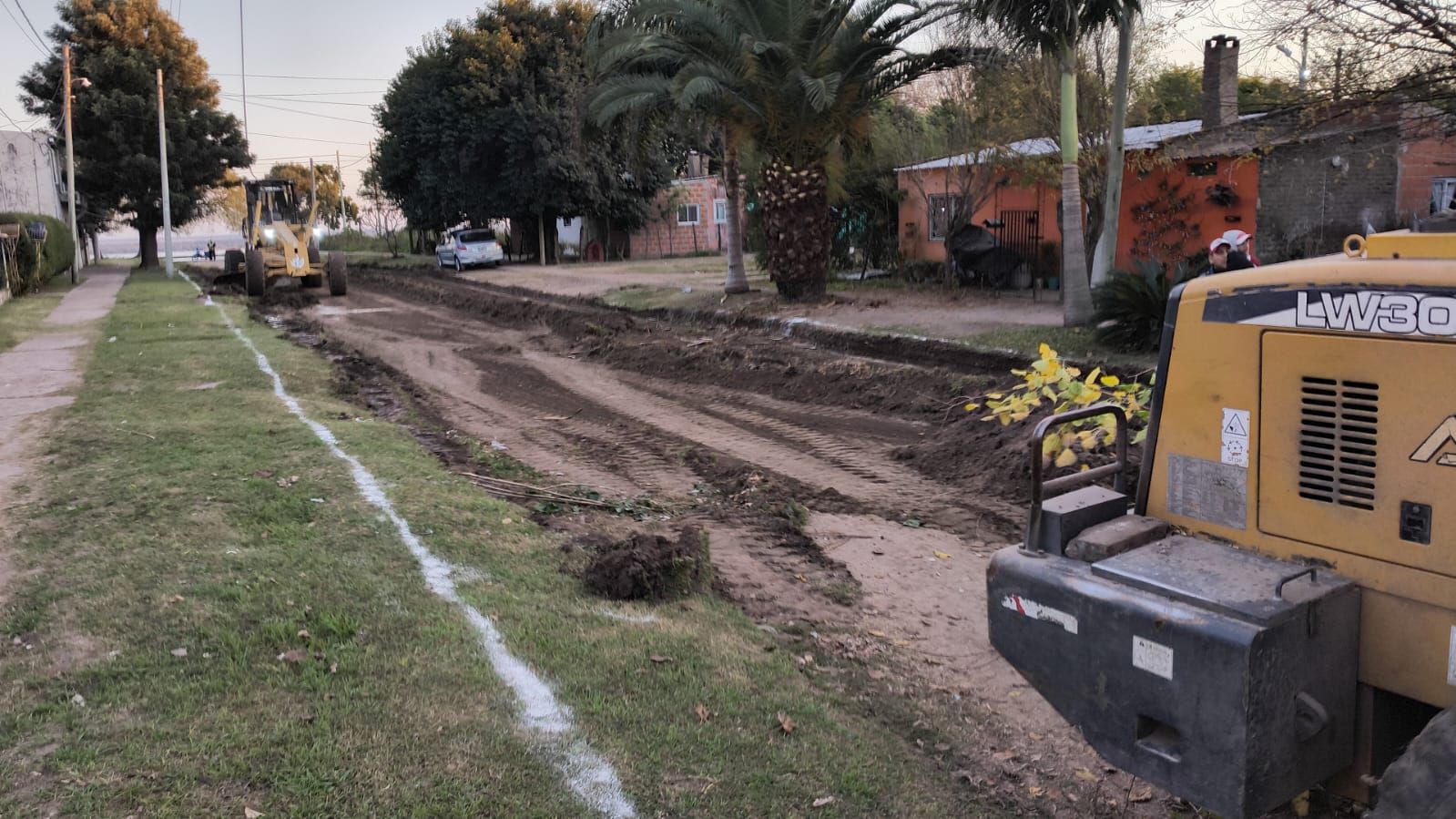Preparan el asfaltado de una calle clave en el barrio Fátima de Santa Elena