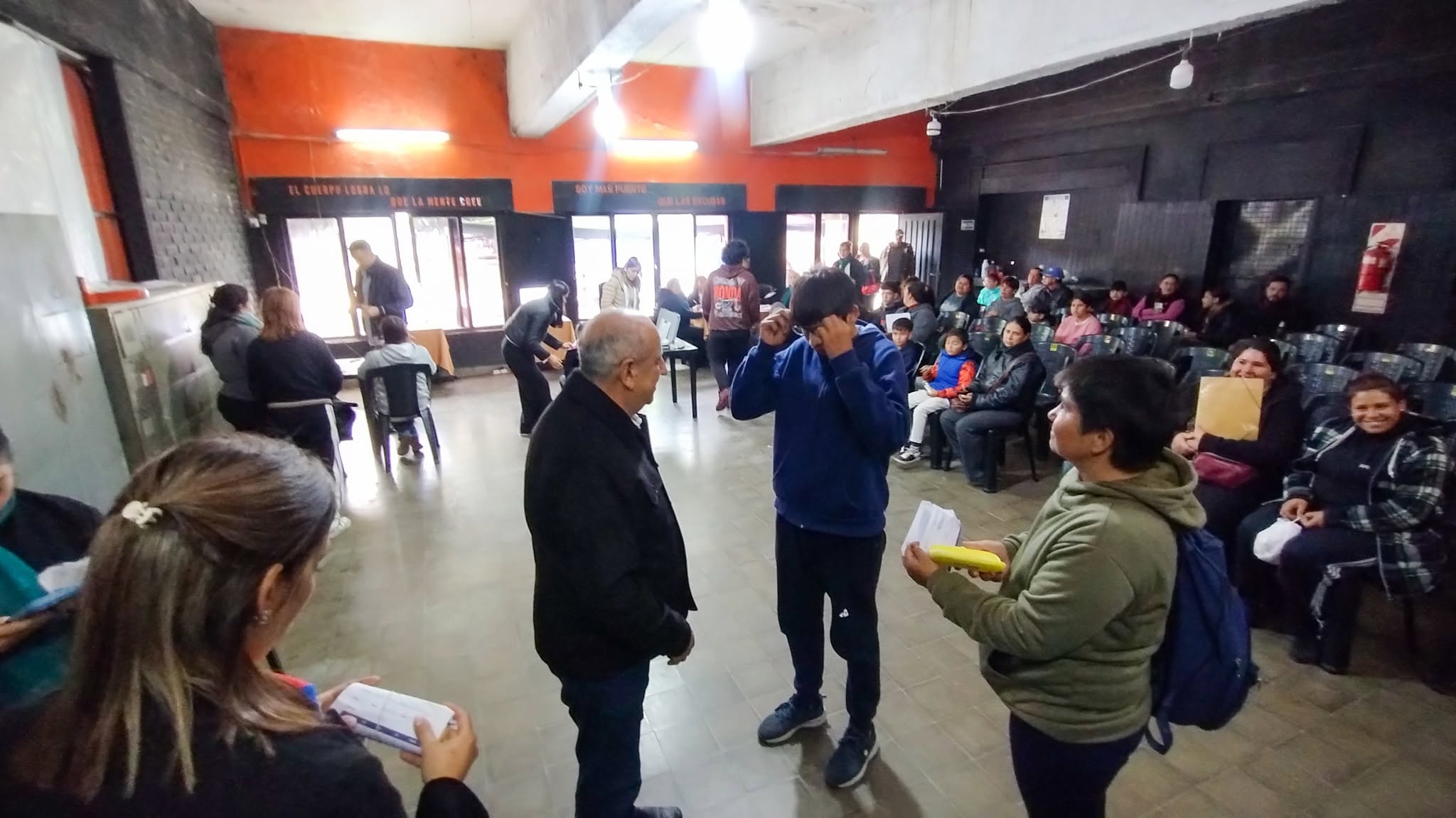 Santa Elena: más de 100 vecinos recibieron anteojos en un operativo oftalmológico