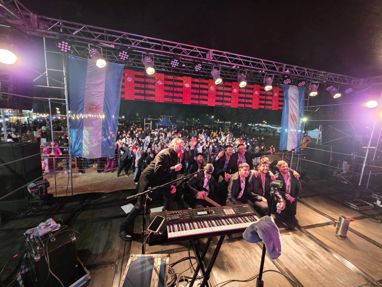 Miles de personas celebraron los 191 años de La Paz en una multitudinaria fiesta