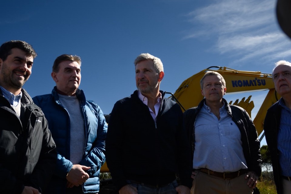 Frigerio dio inicio a obras en el arroyo Cabayú Cuatiá y entregó equipamiento hidráulico