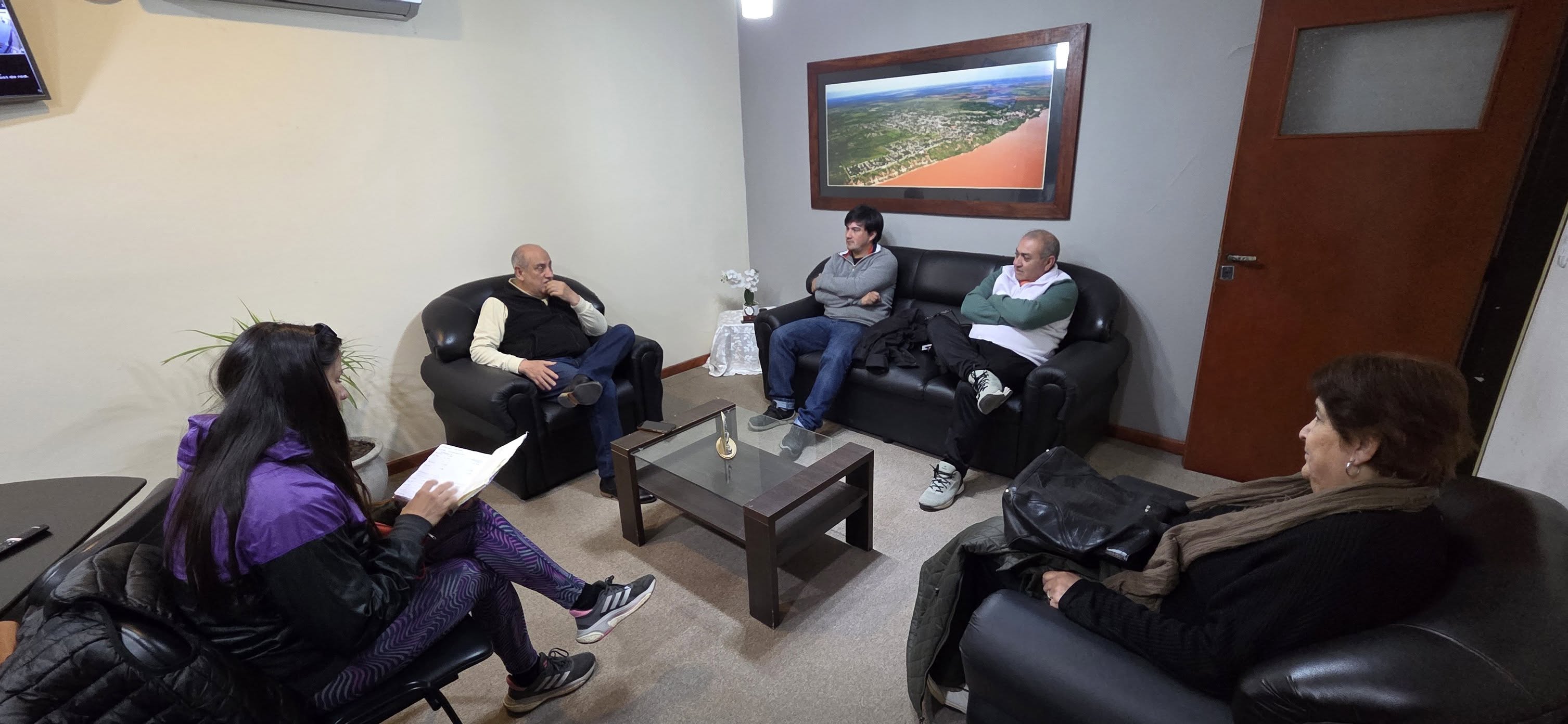 Daniel Rossi se reunió con integrantes de la Asociación de Básquet Santa Elena