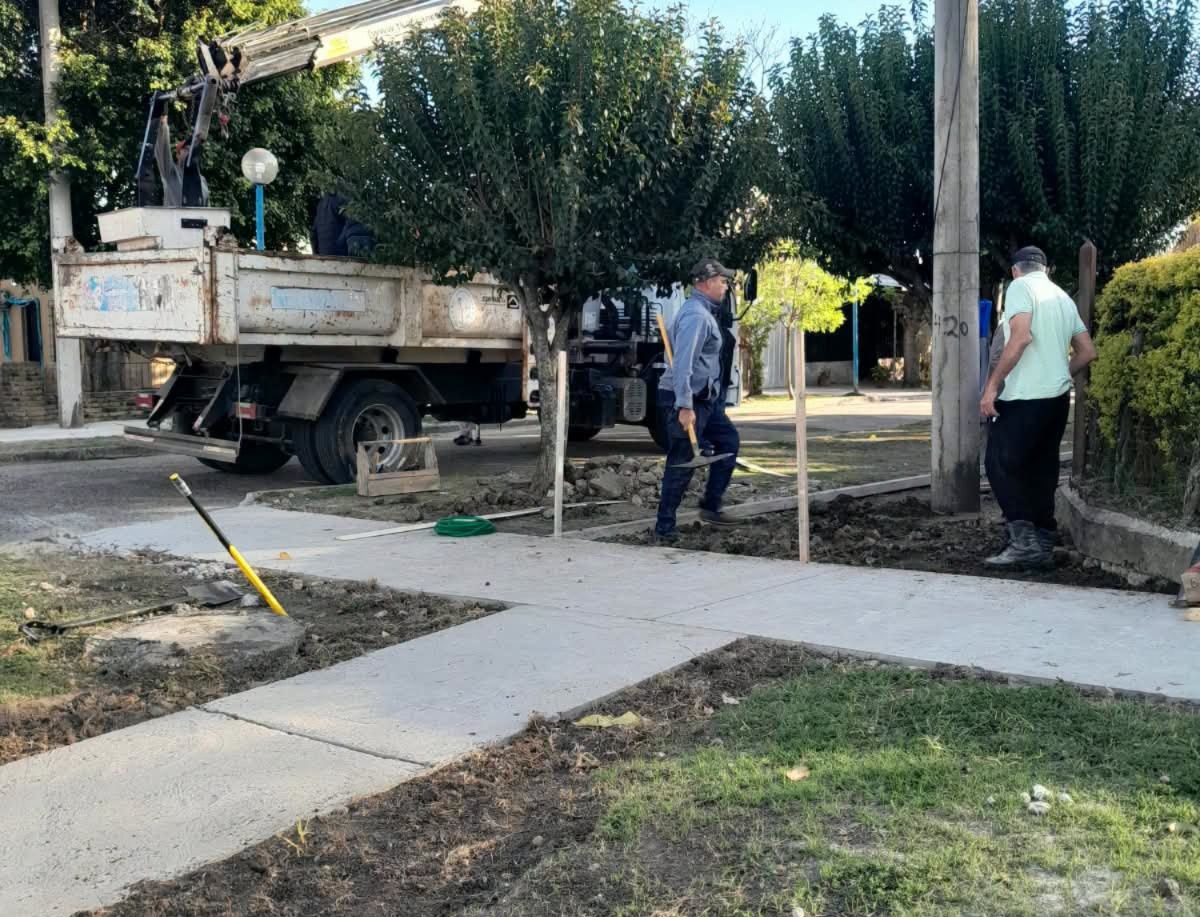 Santa Elena: avanzan las obras de veredas y alumbrado en barrio Malvinas