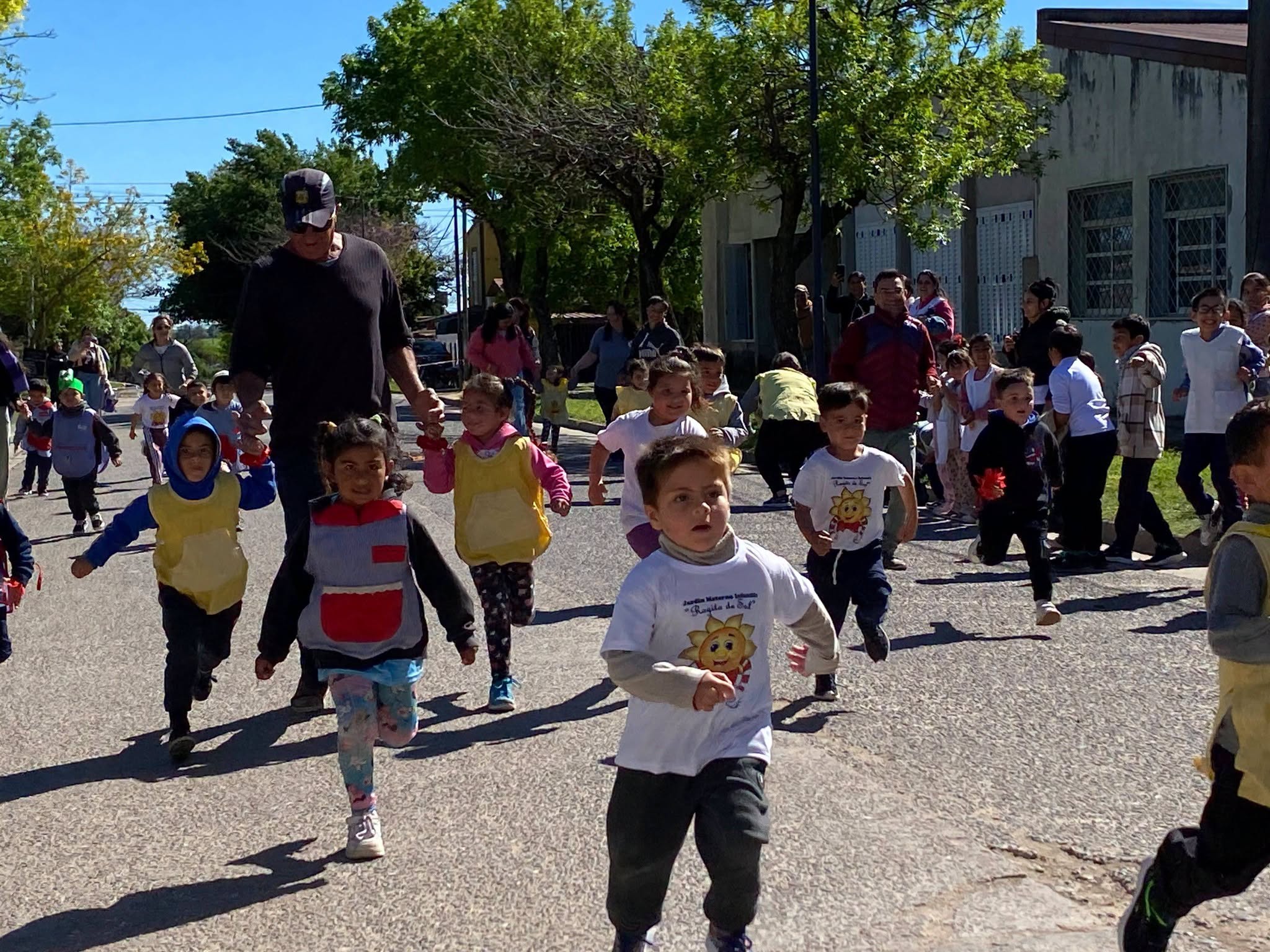 La Maratón de los EPI reunió a niños y familias en el Rayito de Sol