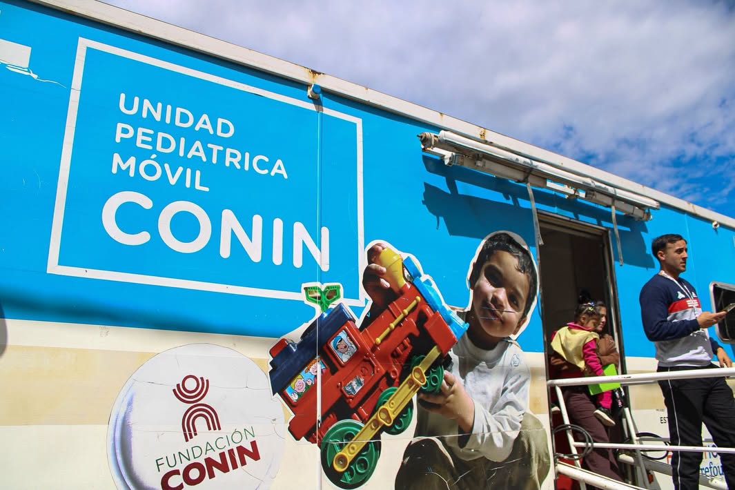 La Unidad Pediátrica Móvil de CONIN realizó controles a cerca de 100 niños en La Paz